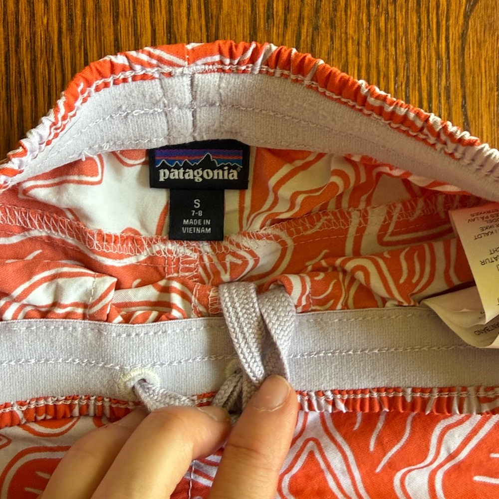 Patagonia baggies for girls size S 7-8 NWOT - Picture 2 of 2
